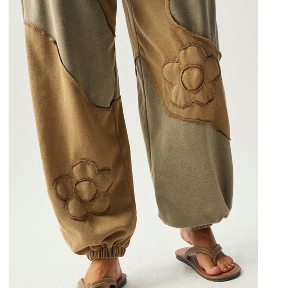 Boho Flower Patch Color Block Stretchy Waist Jogger Pants - Picture 4 of 7